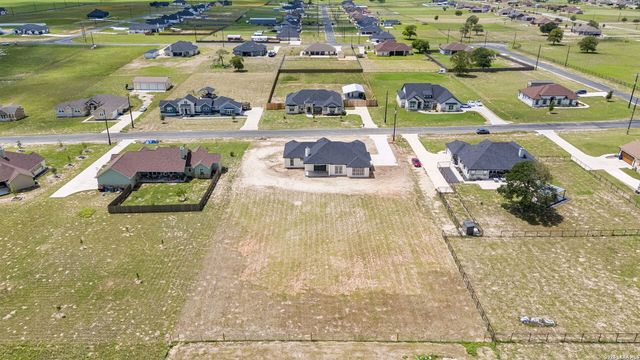 109 Summer Meadow Dr, La Vernia, TX 78121