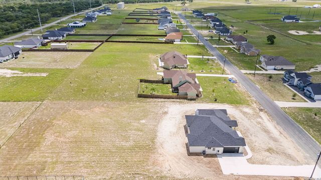 109 Summer Meadow Dr, La Vernia, TX 78121