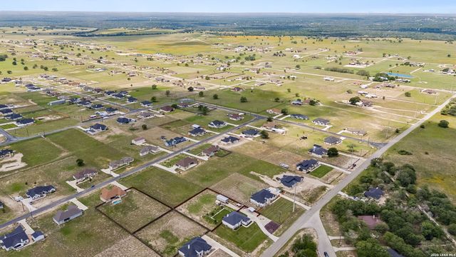 109 Summer Meadow Dr, La Vernia, TX 78121