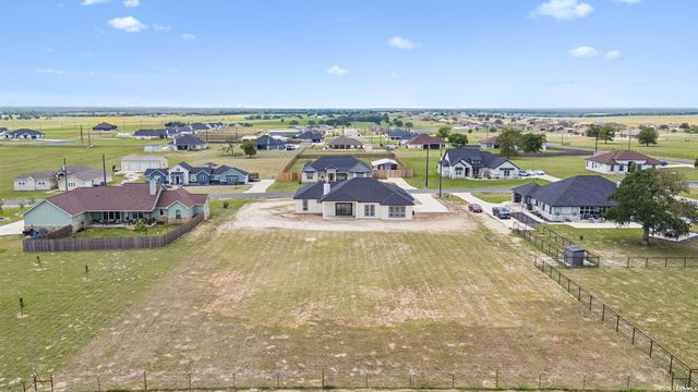 109 Summer Meadow Dr, La Vernia, TX 78121