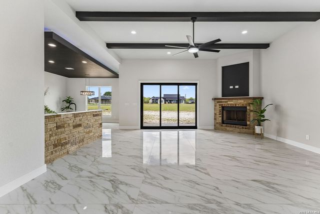 109 Summer Meadow Dr, La Vernia, TX 78121