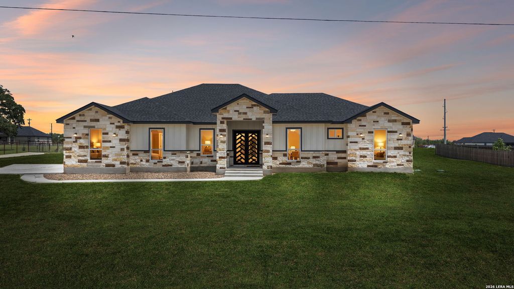 109 Summer Meadow Dr, La Vernia, TX 78121