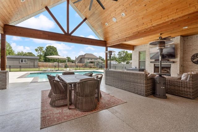 4303 Spyglasss Drive, Springdale, AR 72764
