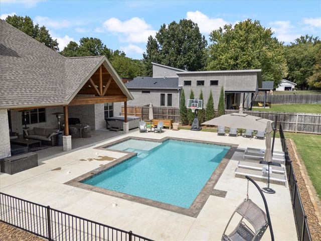 4303 Spyglasss Drive, Springdale, AR 72764