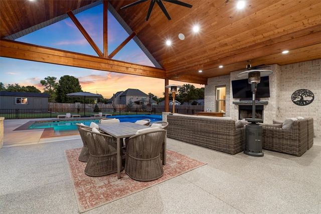4303 Spyglasss Drive, Springdale, AR 72764