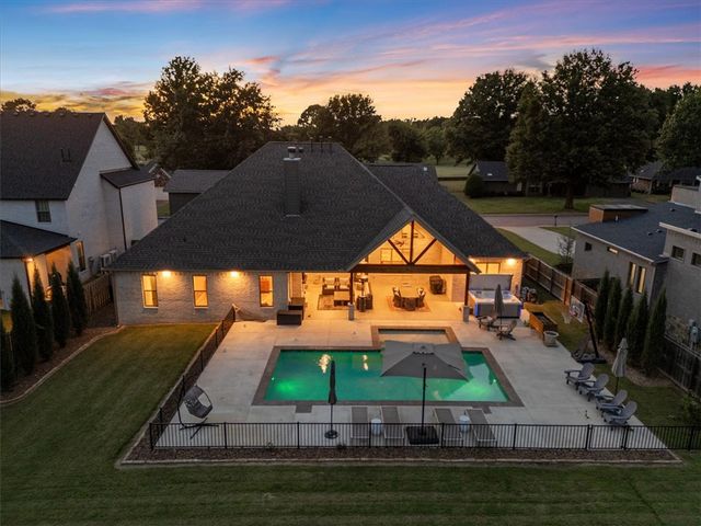 4303 Spyglasss Drive, Springdale, AR 72764