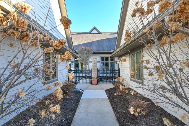 7513 W Tuckaway Pines CIRCLE, Franklin, WI 53132