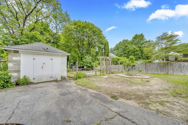 115 Old North Woodstock Rd, Southbridge, MA 01550