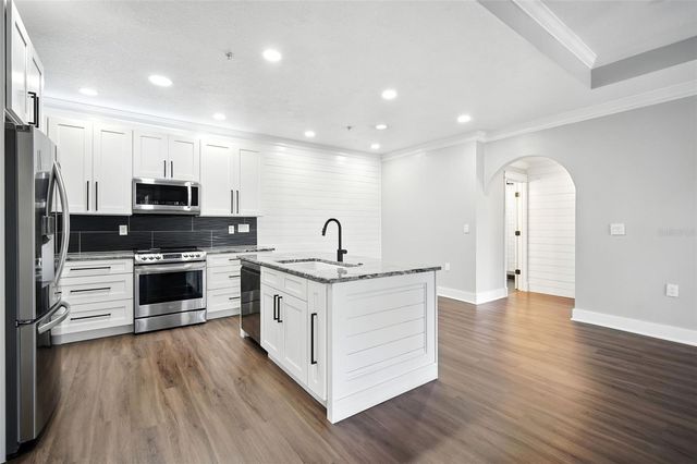 5304 BAY CLUB CIRCLE, Tampa, FL 33607