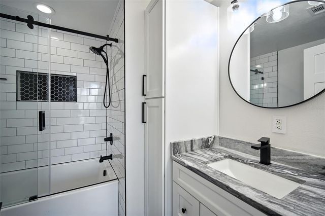 5304 BAY CLUB CIRCLE, Tampa, FL 33607