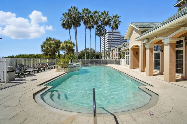 5304 BAY CLUB CIRCLE, Tampa, FL 33607