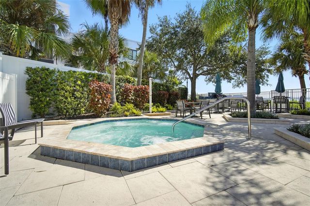 5304 BAY CLUB CIRCLE, Tampa, FL 33607