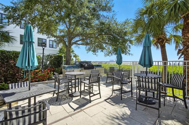 5304 BAY CLUB CIRCLE, Tampa, FL 33607