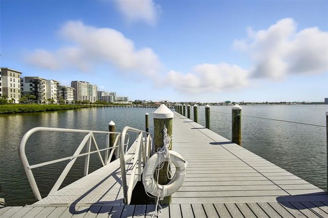 5304 BAY CLUB CIRCLE, Tampa, FL 33607