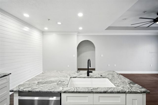 5304 BAY CLUB CIRCLE, Tampa, FL 33607