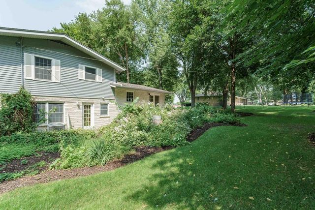 4527 E Oak Lane, Windsor, WI 53598