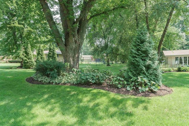4527 E Oak Lane, Windsor, WI 53598