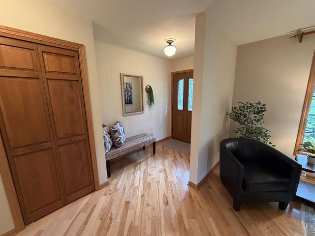 4527 E Oak Lane, Windsor, WI 53598