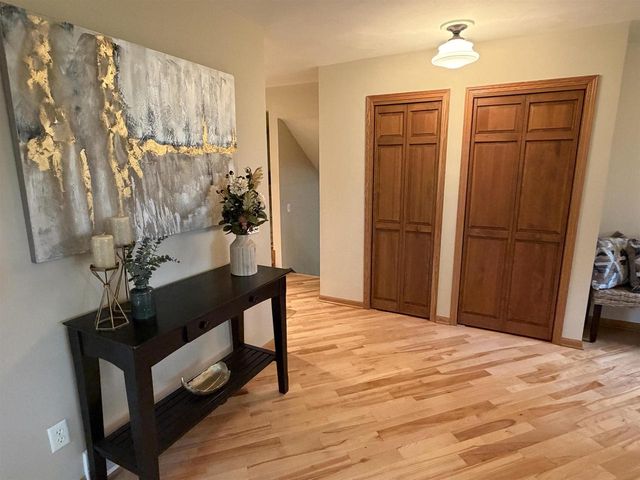 4527 E Oak Lane, Windsor, WI 53598