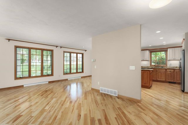 4527 E Oak Lane, Windsor, WI 53598