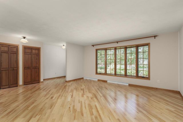 4527 E Oak Lane, Windsor, WI 53598