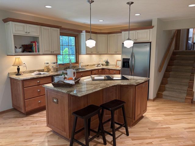 4527 E Oak Lane, Windsor, WI 53598