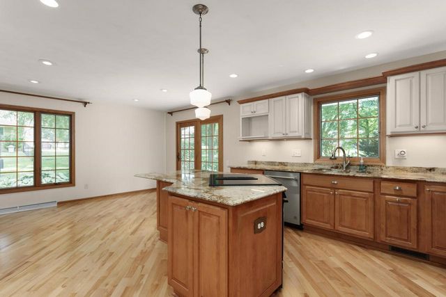 4527 E Oak Lane, Windsor, WI 53598