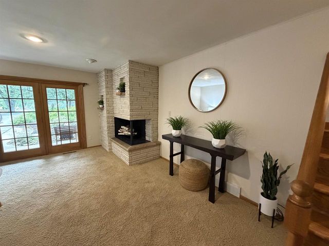 4527 E Oak Lane, Windsor, WI 53598