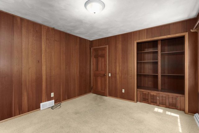 4527 E Oak Lane, Windsor, WI 53598
