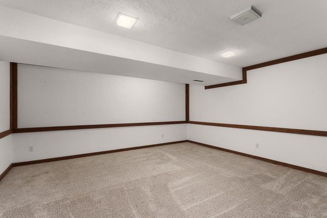 4527 E Oak Lane, Windsor, WI 53598