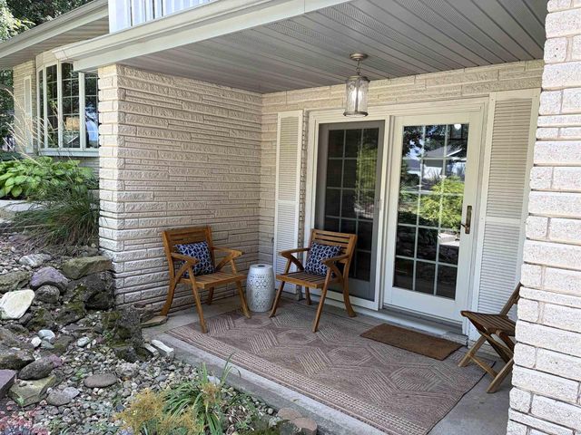 4527 E Oak Lane, Windsor, WI 53598