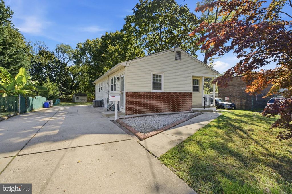 208 W CEDAR AVE W, OAKLYN, NJ 08107 — exterior