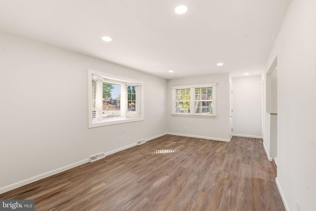 208 W CEDAR AVE W, OAKLYN, NJ 08107 — photo 5