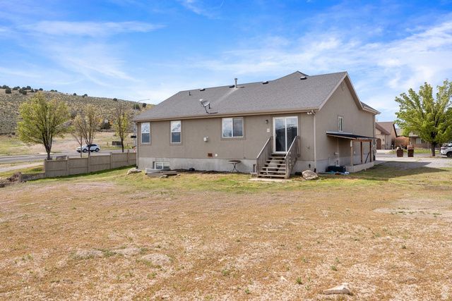 2253 LONE TREE PKWY, Eagle Mountain, UT 84005