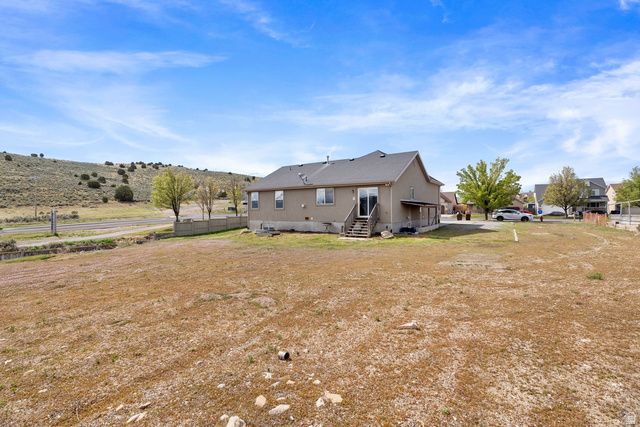 2253 LONE TREE PKWY, Eagle Mountain, UT 84005