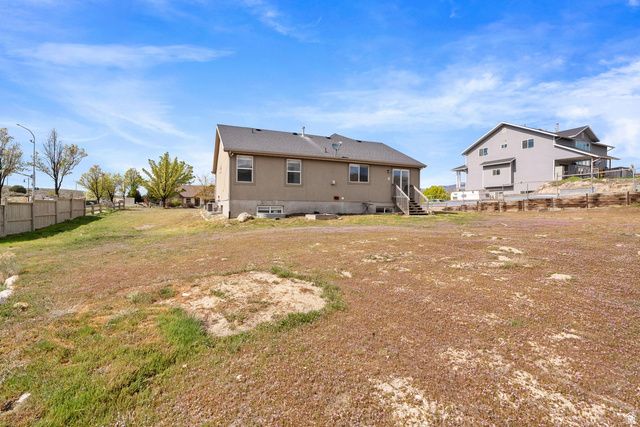 2253 LONE TREE PKWY, Eagle Mountain, UT 84005