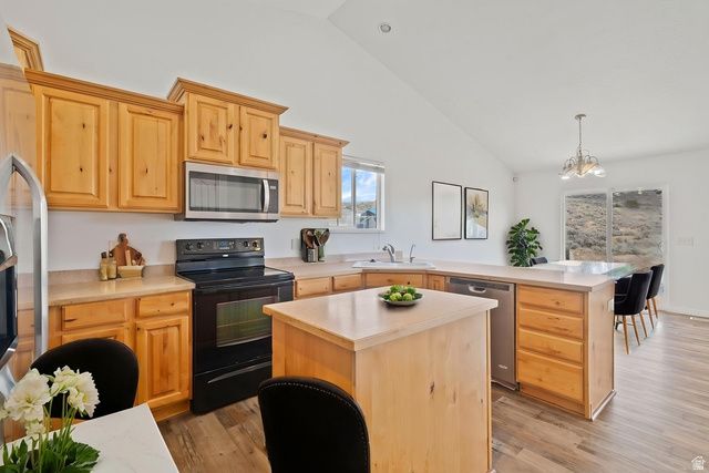 2253 LONE TREE PKWY, Eagle Mountain, UT 84005