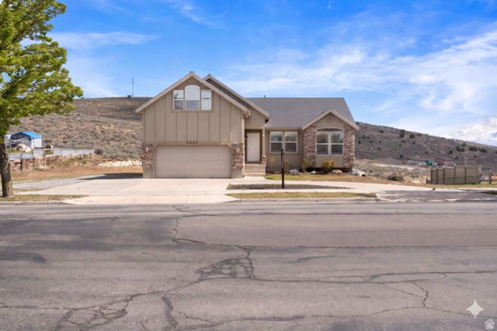 2253 LONE TREE PKWY, Eagle Mountain, UT 84005