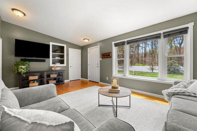 152 Dracut Road, Hudson, NH 03051