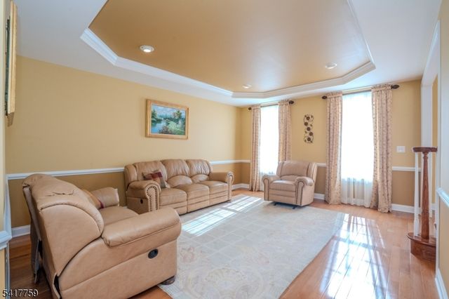 4 Heitz Ln, Hillsborough Twp., NJ 08844