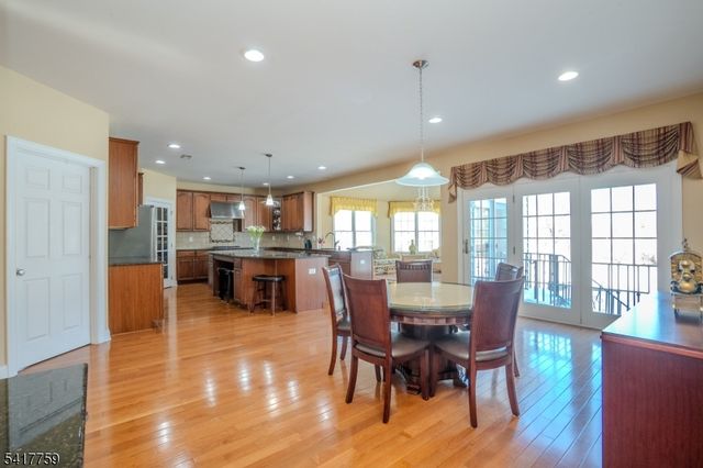 4 Heitz Ln, Hillsborough Twp., NJ 08844