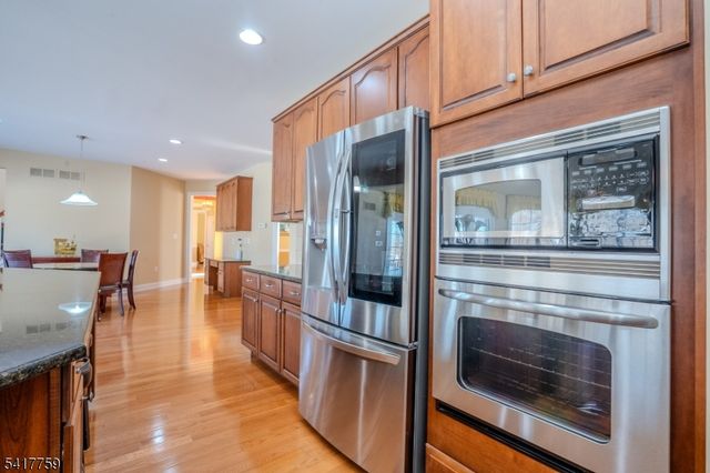 4 Heitz Ln, Hillsborough Twp., NJ 08844