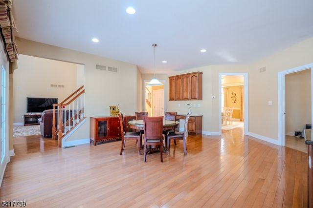 4 Heitz Ln, Hillsborough Twp., NJ 08844