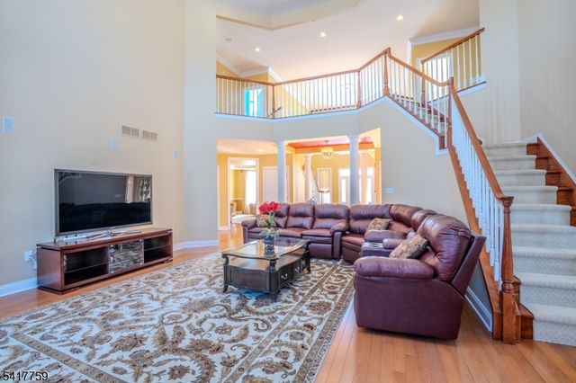 4 Heitz Ln, Hillsborough Twp., NJ 08844