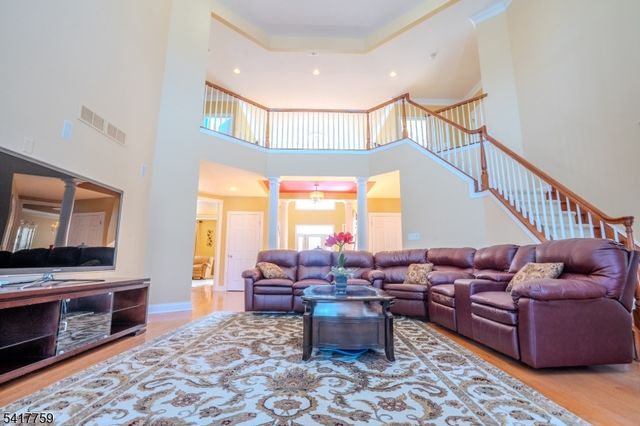 4 Heitz Ln, Hillsborough Twp., NJ 08844