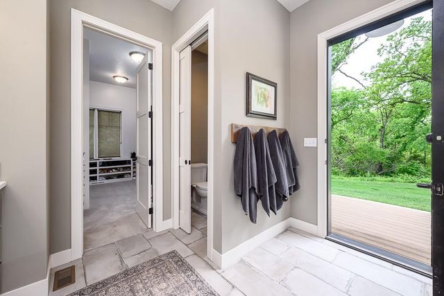 10000 Hollingsworth Road, Kansas City, KS 66109