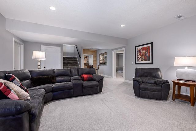 10000 Hollingsworth Road, Kansas City, KS 66109