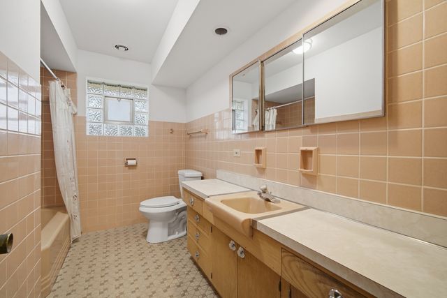8001 W Balmoral Avenue, Chicago, IL 60656