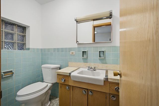 8001 W Balmoral Avenue, Chicago, IL 60656