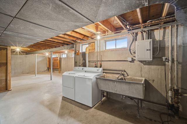 8001 W Balmoral Avenue, Chicago, IL 60656